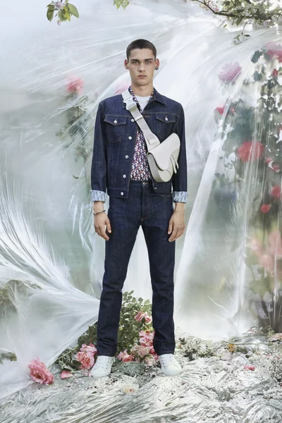 Look 32